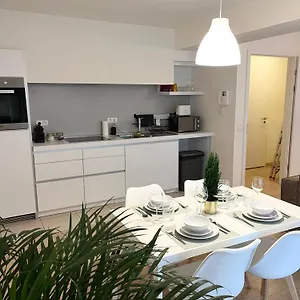 https://elegant-flat-center-of.brusselshotelsbook.com